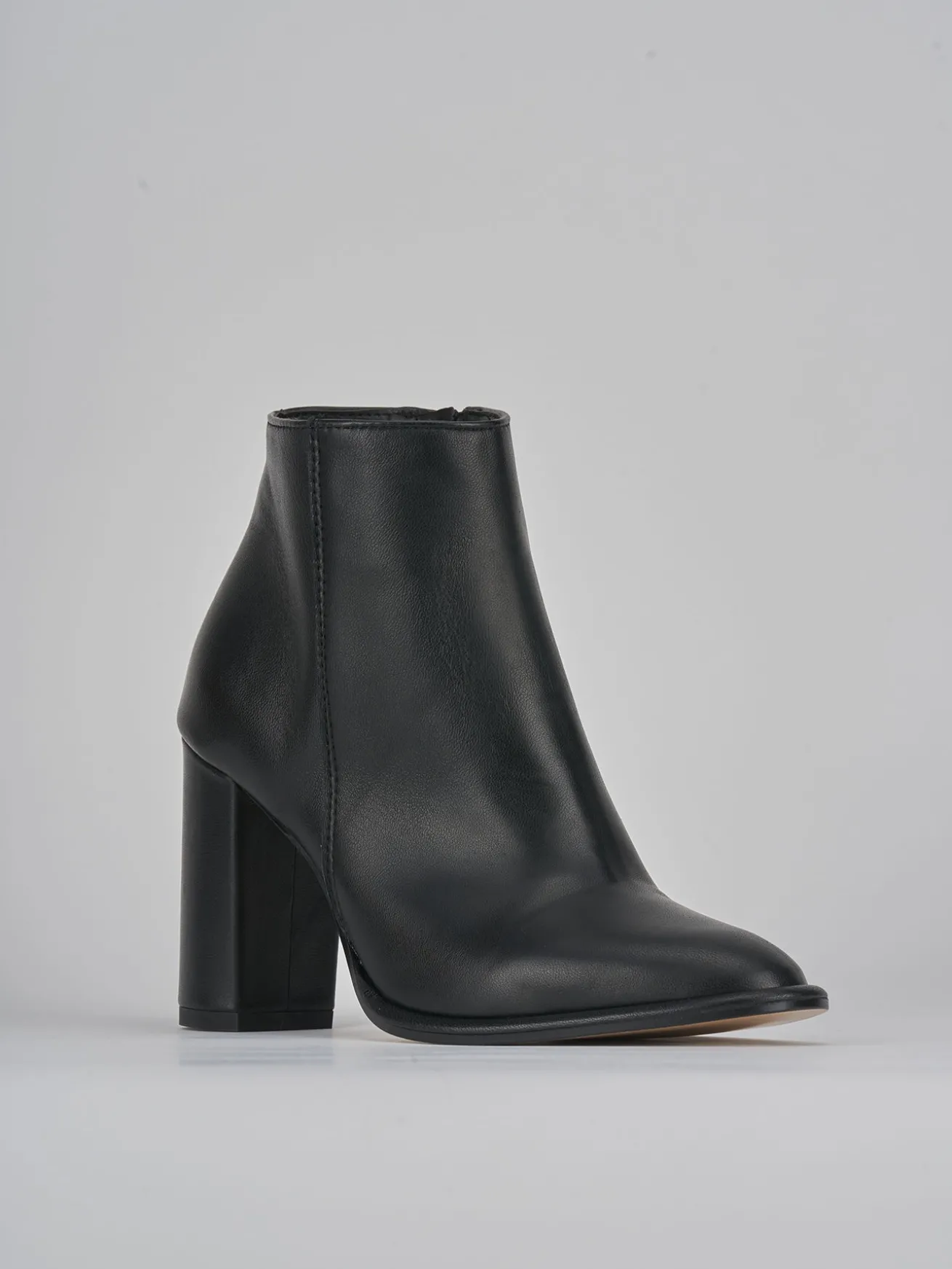 Stivaletti tacco 8cm pelle nero