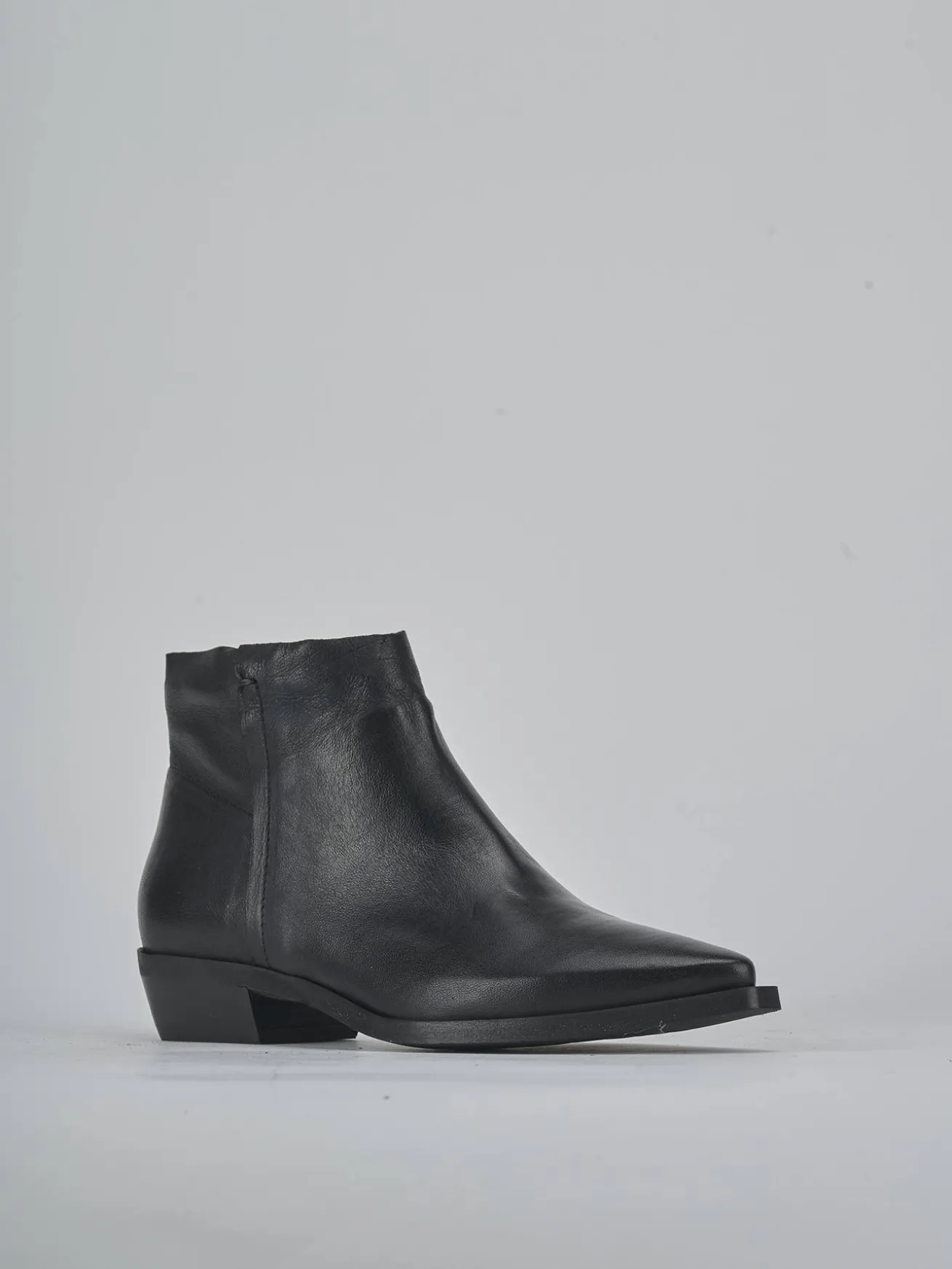 Stivaletti tacco 3cm pelle nero