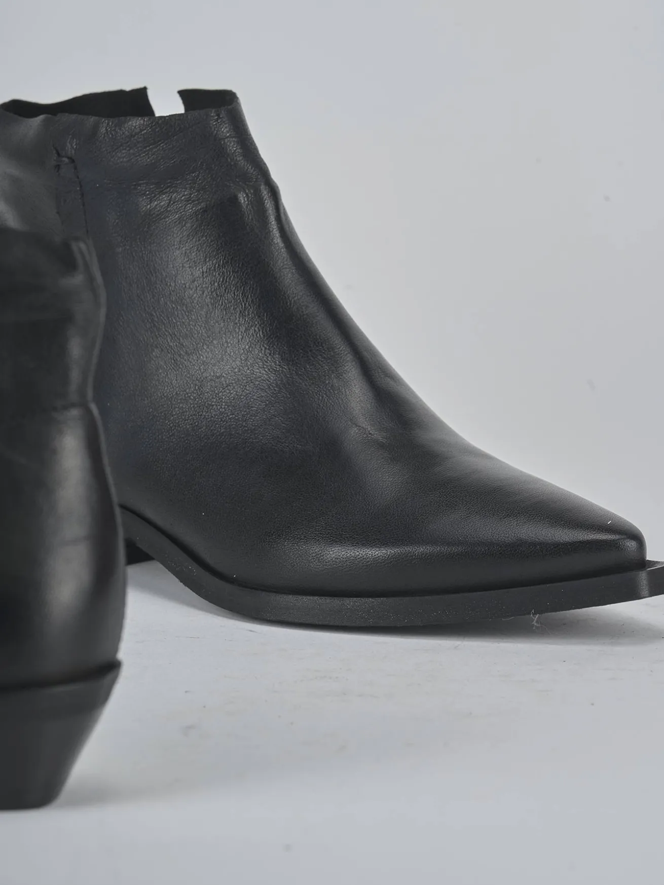 Stivaletti tacco 3cm pelle nero