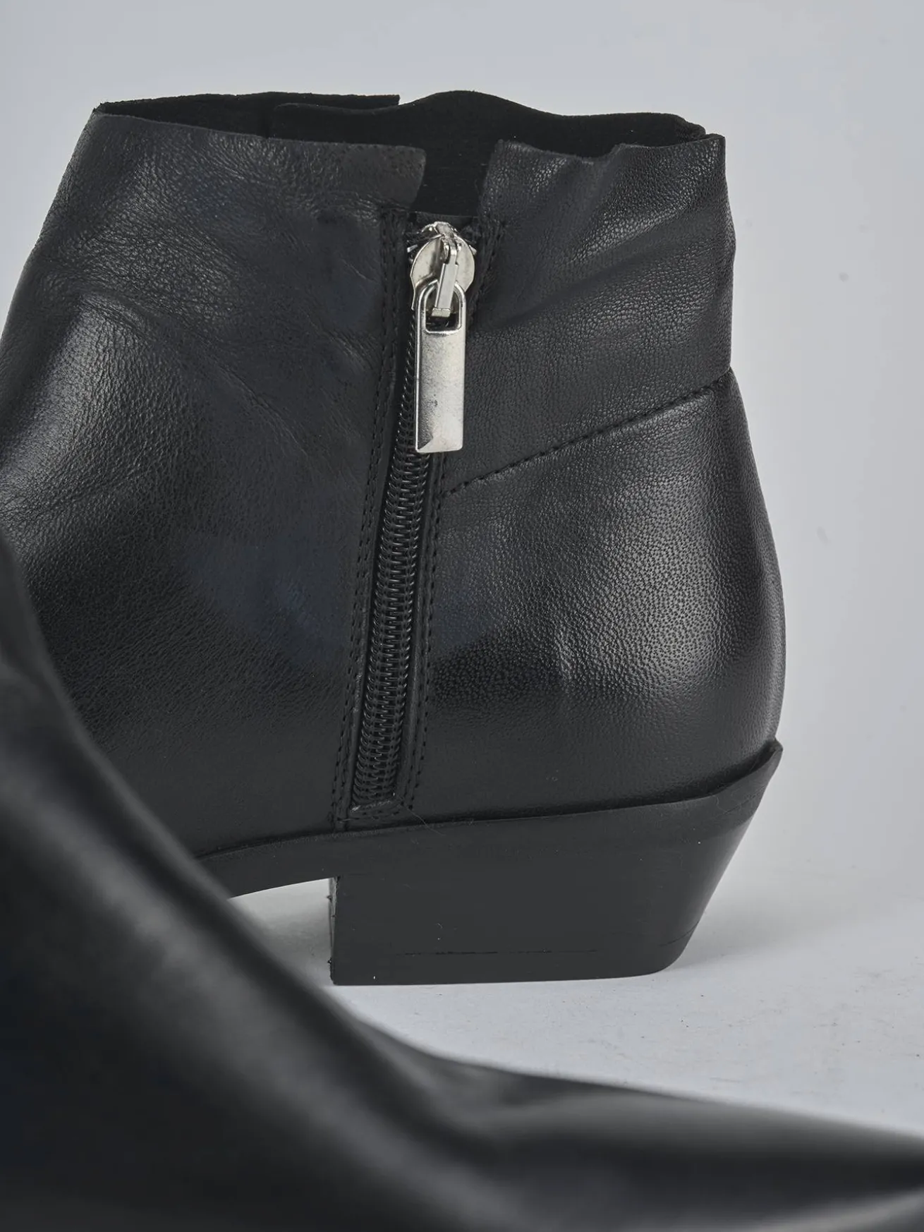 Stivaletti tacco 3cm pelle nero