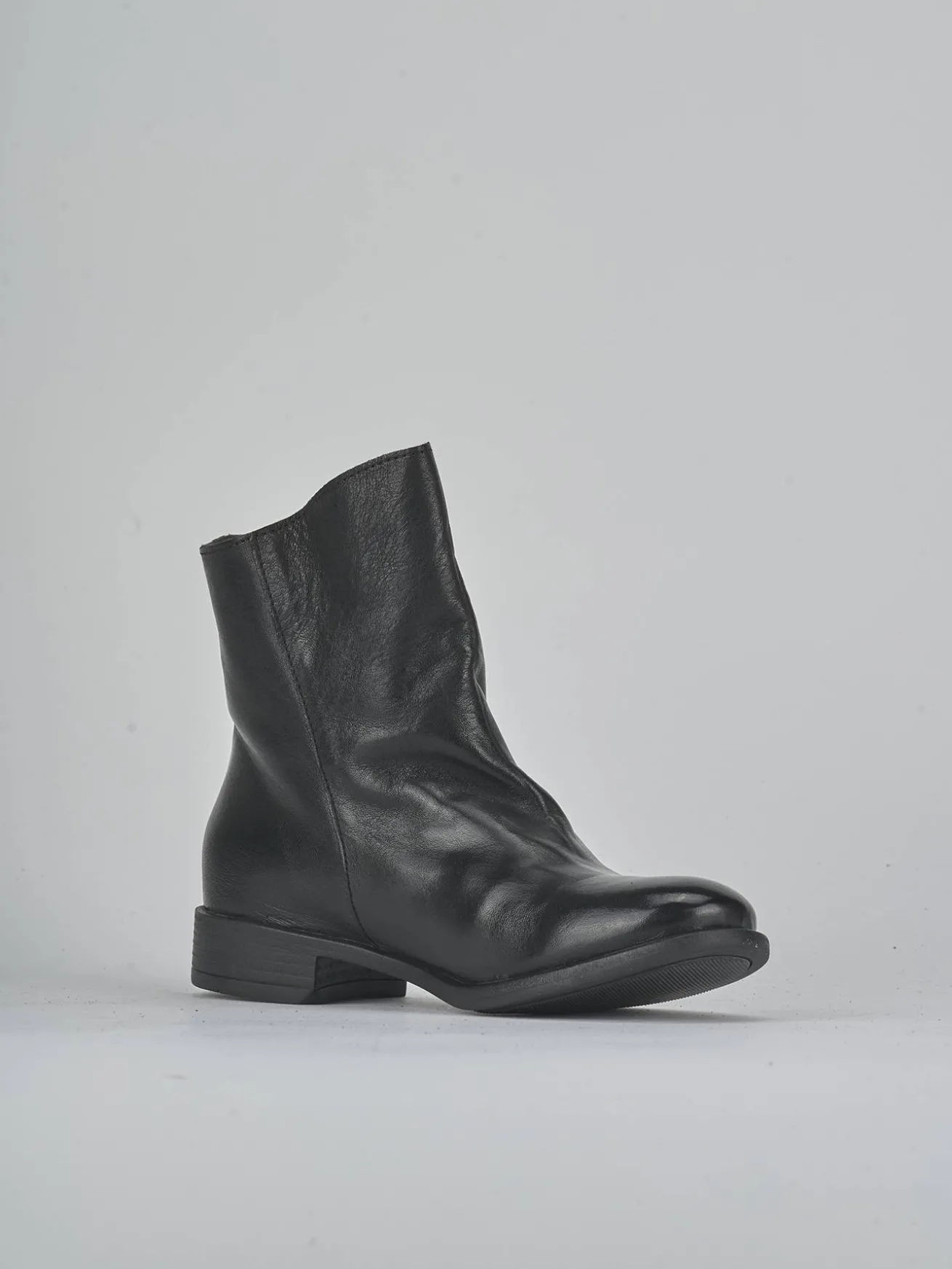 Stivaletti tacco 2cm pelle nero