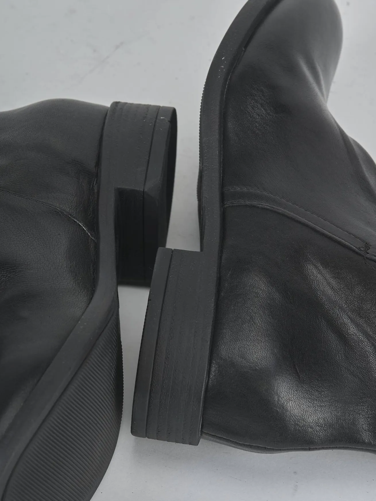 Stivaletti tacco 2cm pelle nero