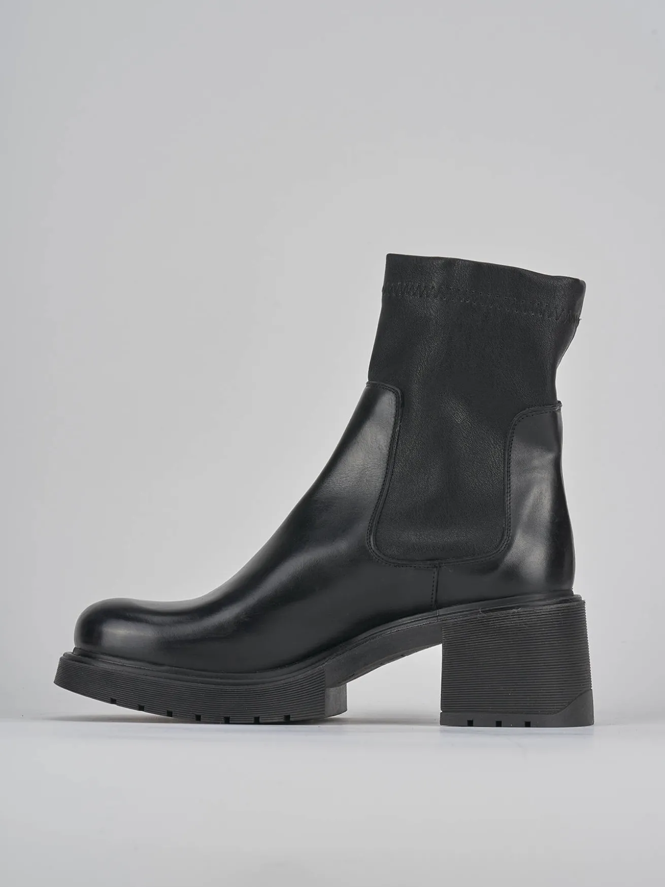 Stivaletti tacco 6cm pelle nero