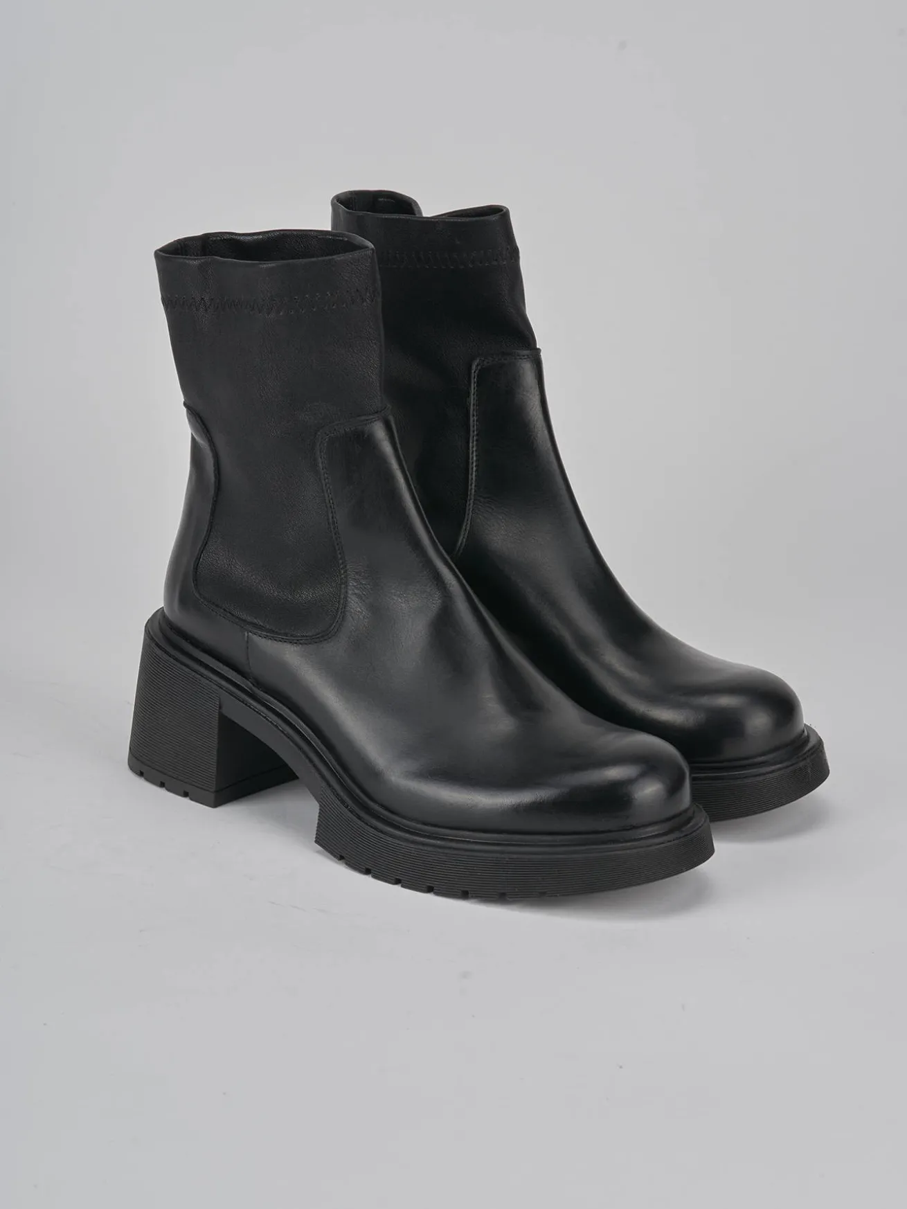 Stivaletti tacco 6cm pelle nero