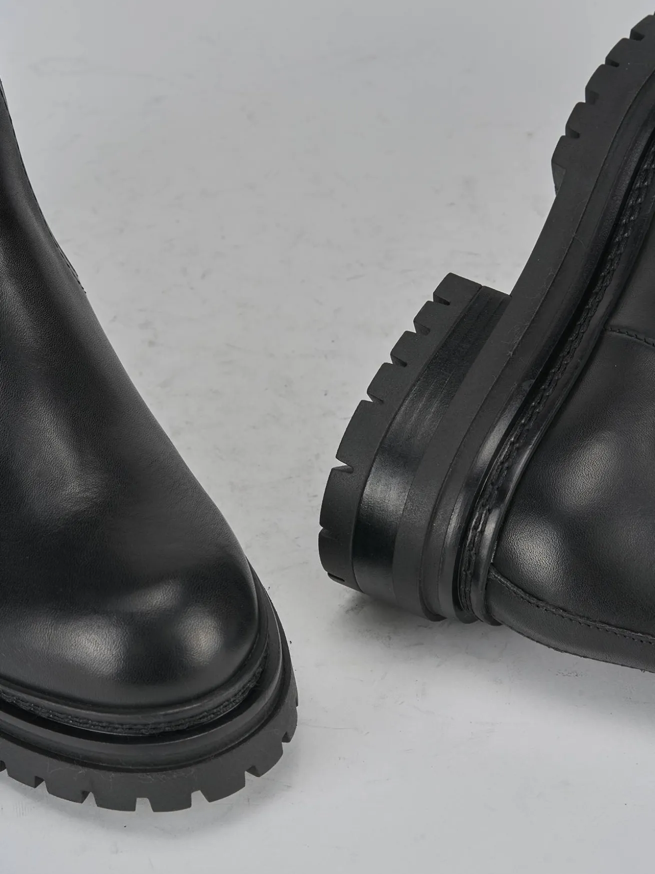 Stivaletti tacco 3cm pelle nero