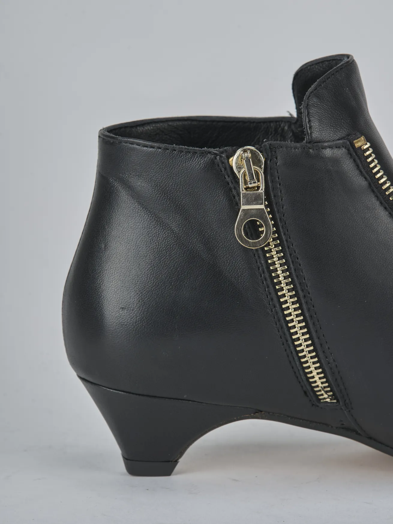 Stivaletti tacco 3cm pelle nero