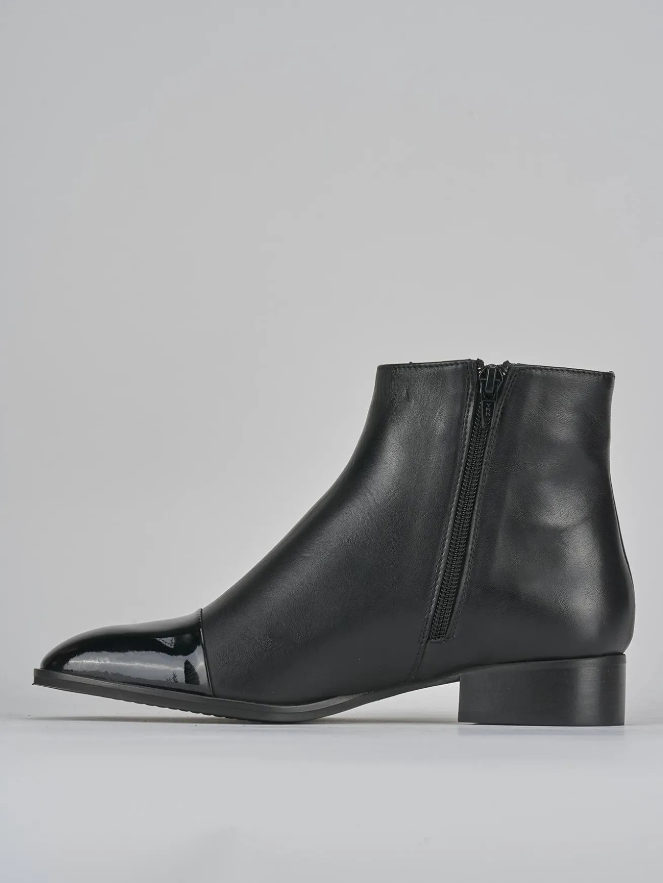 Stivaletti tacco 3cm pelle nero