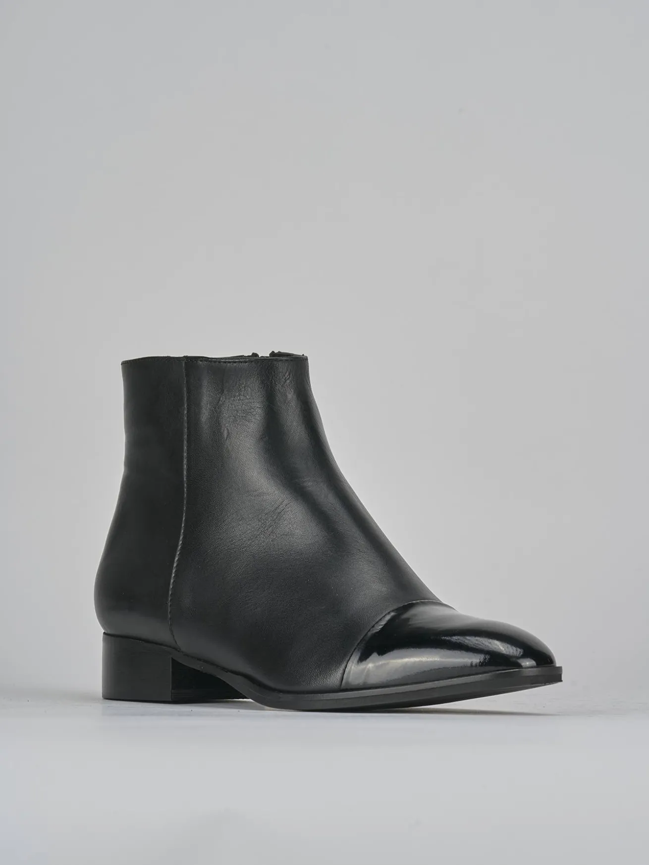 Stivaletti tacco 3cm pelle nero