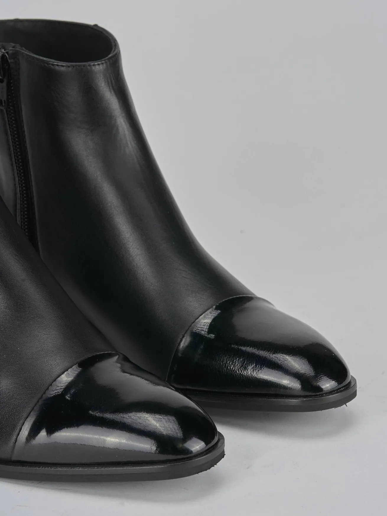 Stivaletti tacco 3cm pelle nero