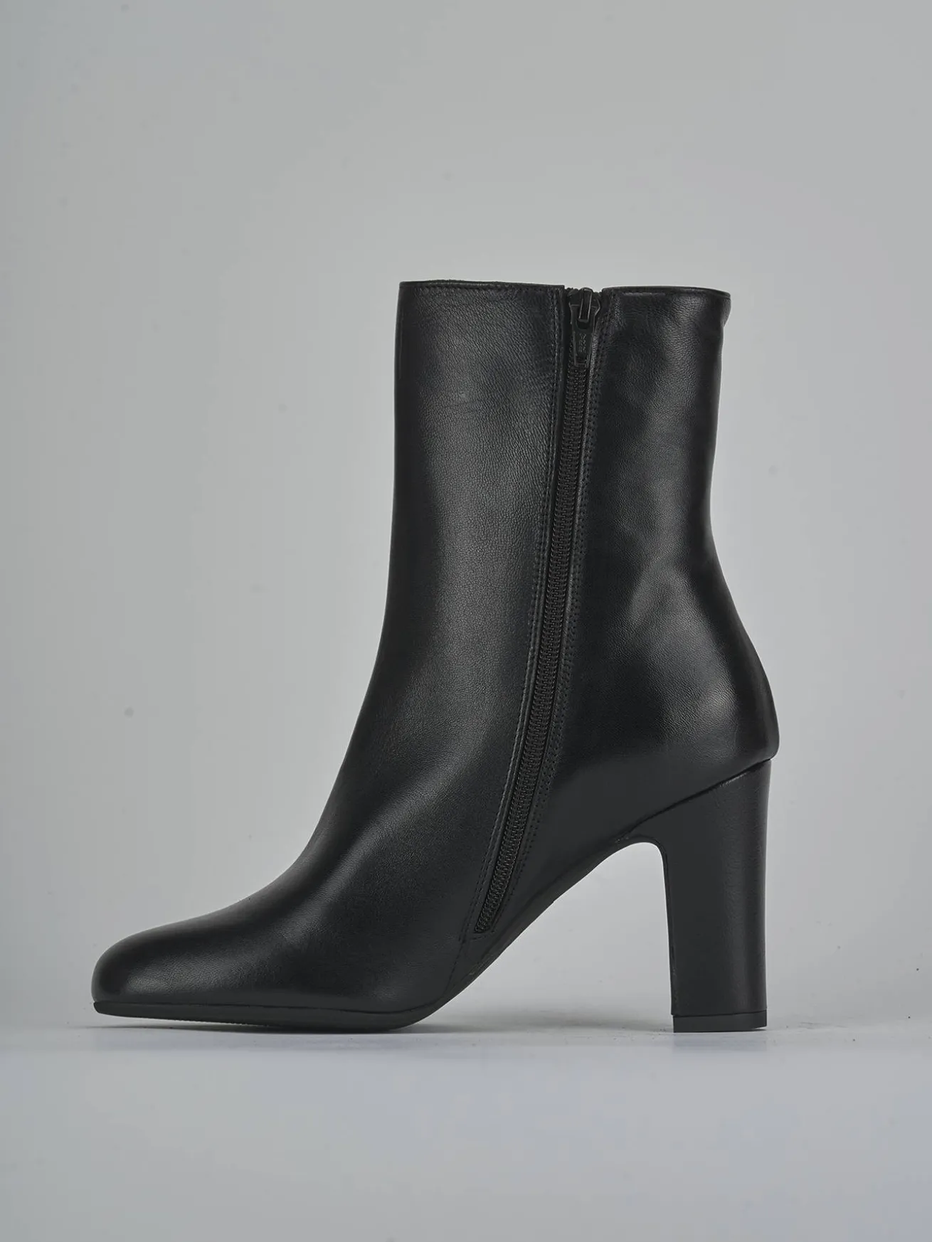 Stivaletti tacco 8cm pelle nero