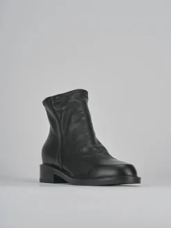 Stivaletti tacco 2cm pelle nero