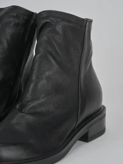 Stivaletti tacco 2cm pelle nero