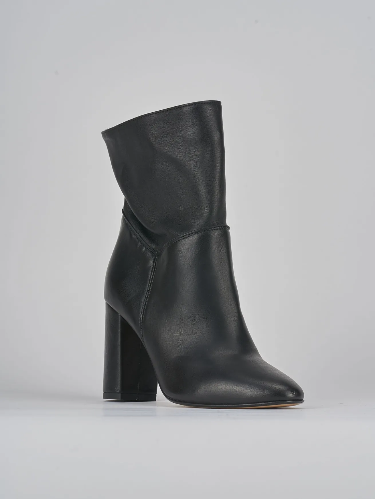 Stivaletti tacco 8cm pelle nero