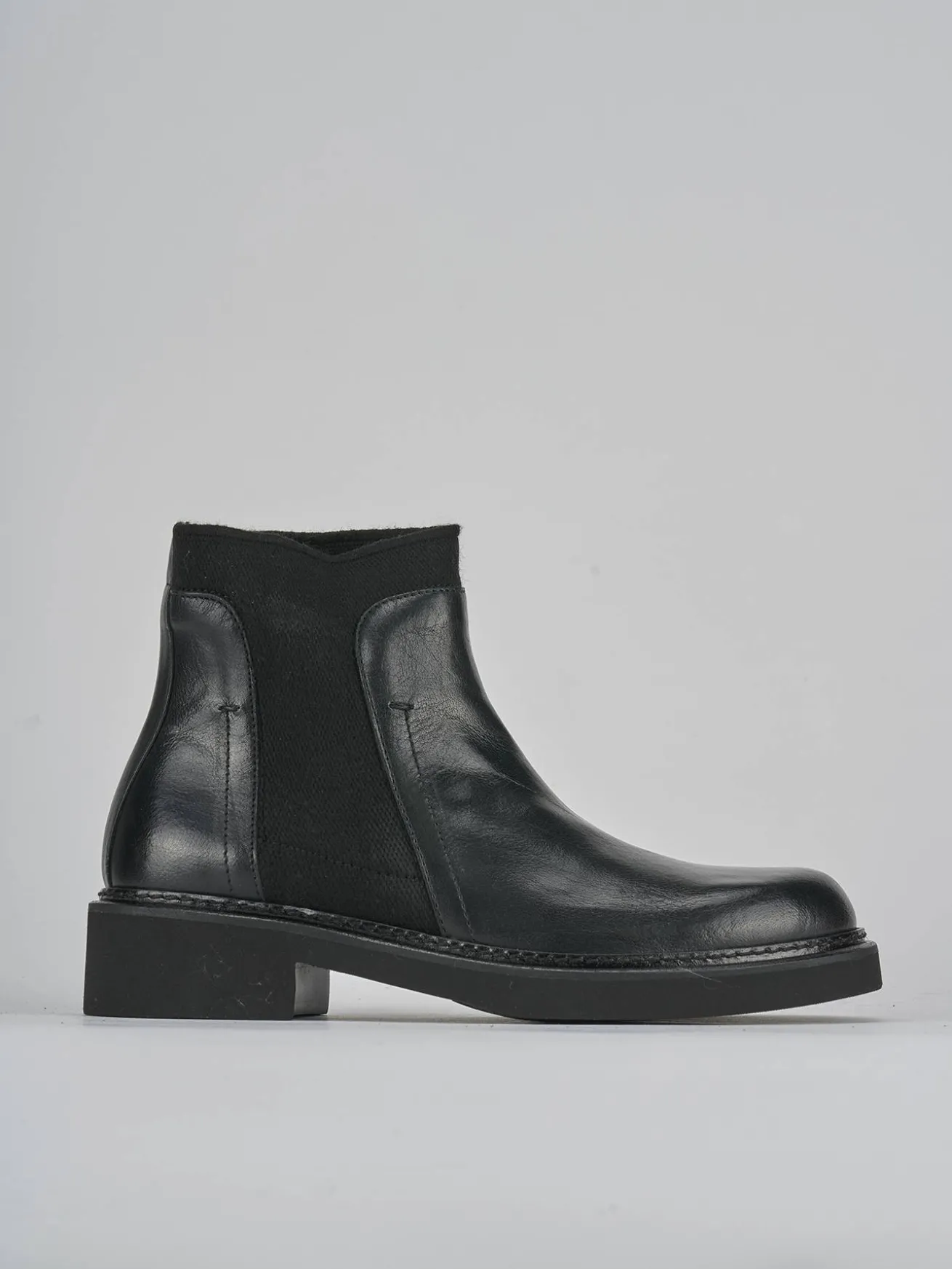 Stivaletti tacco 3cm pelle nero