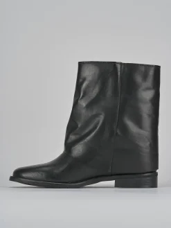 Stivaletti tacco 2cm pelle nero