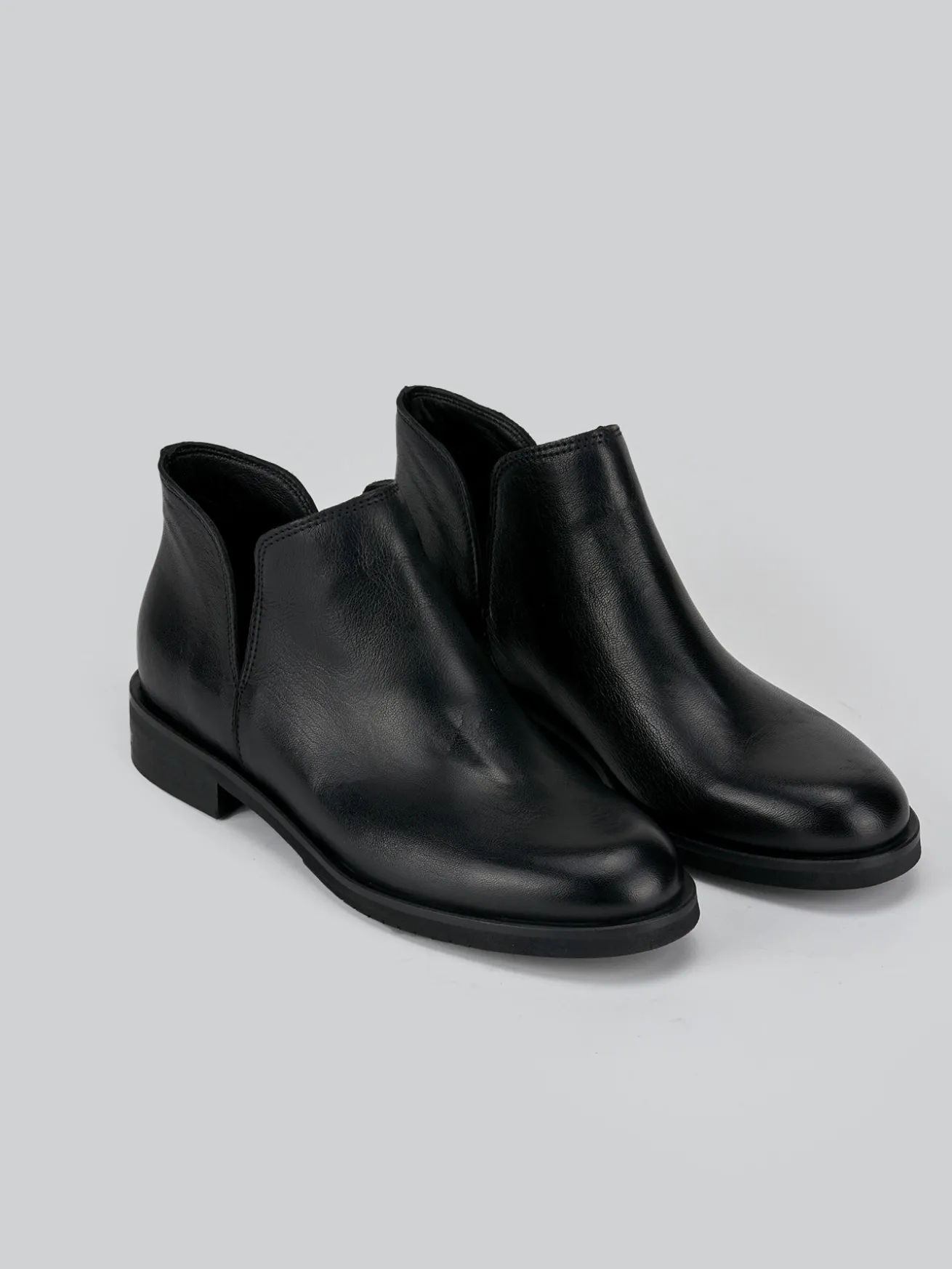 Stivaletti tacco 2cm pelle nero