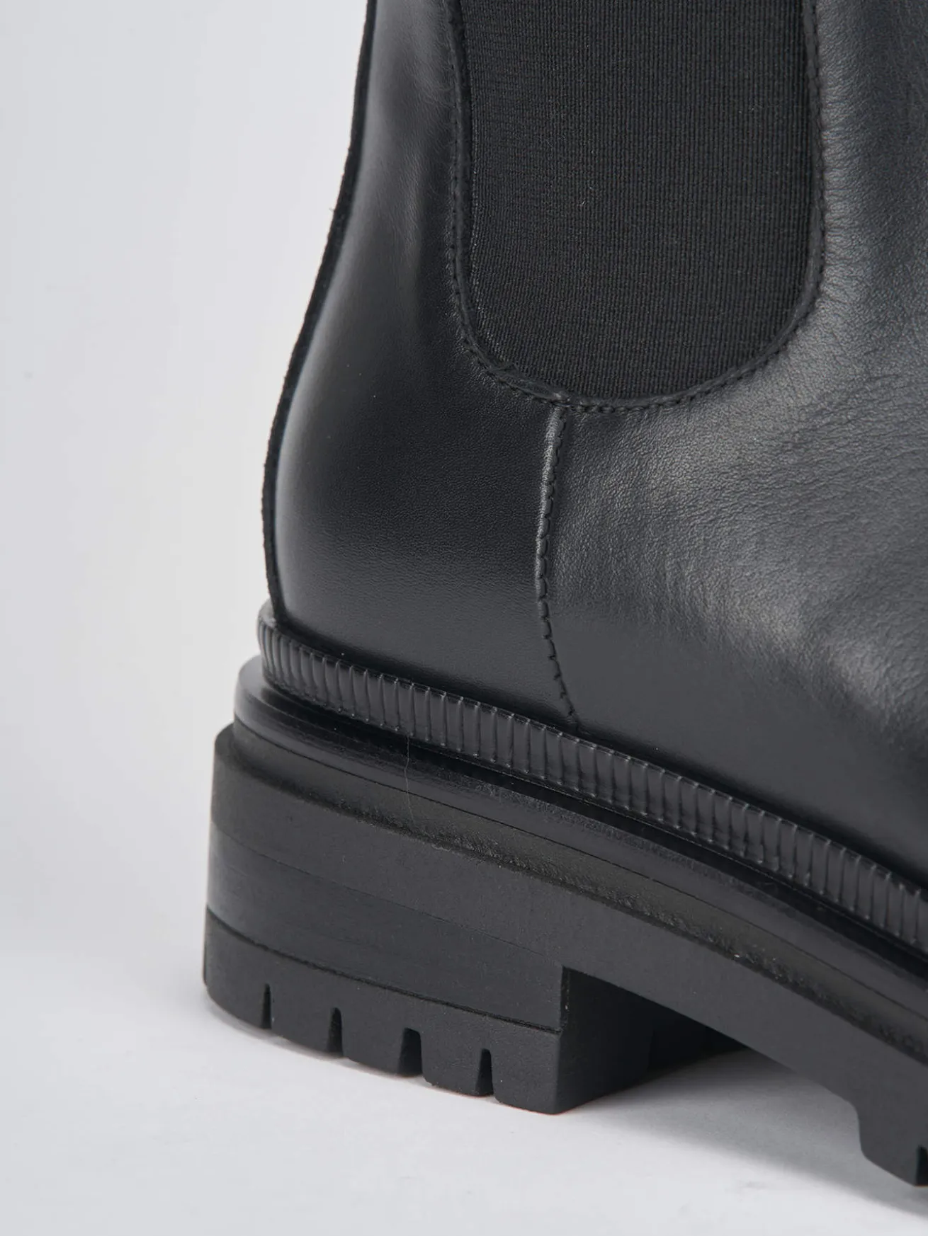 Stivaletti tacco 3cm pelle nero