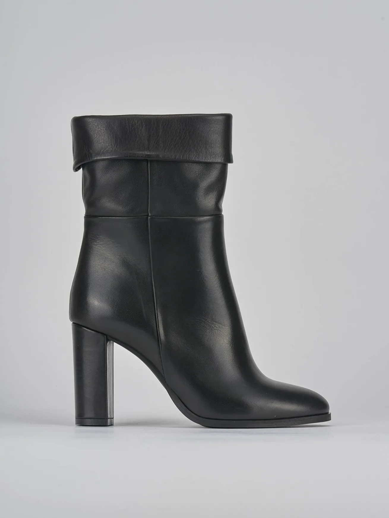 Stivaletti tacco 8cm pelle nero