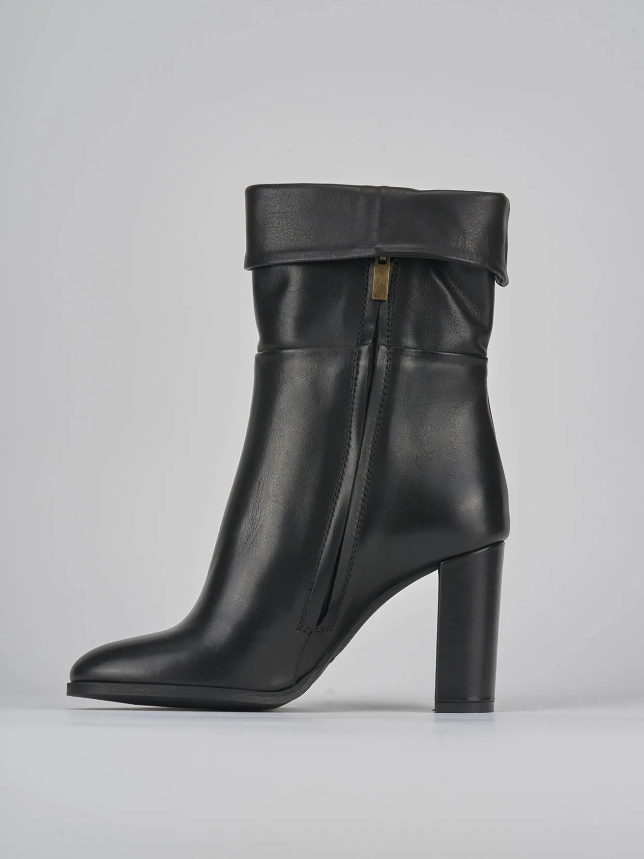 Stivaletti tacco 8cm pelle nero