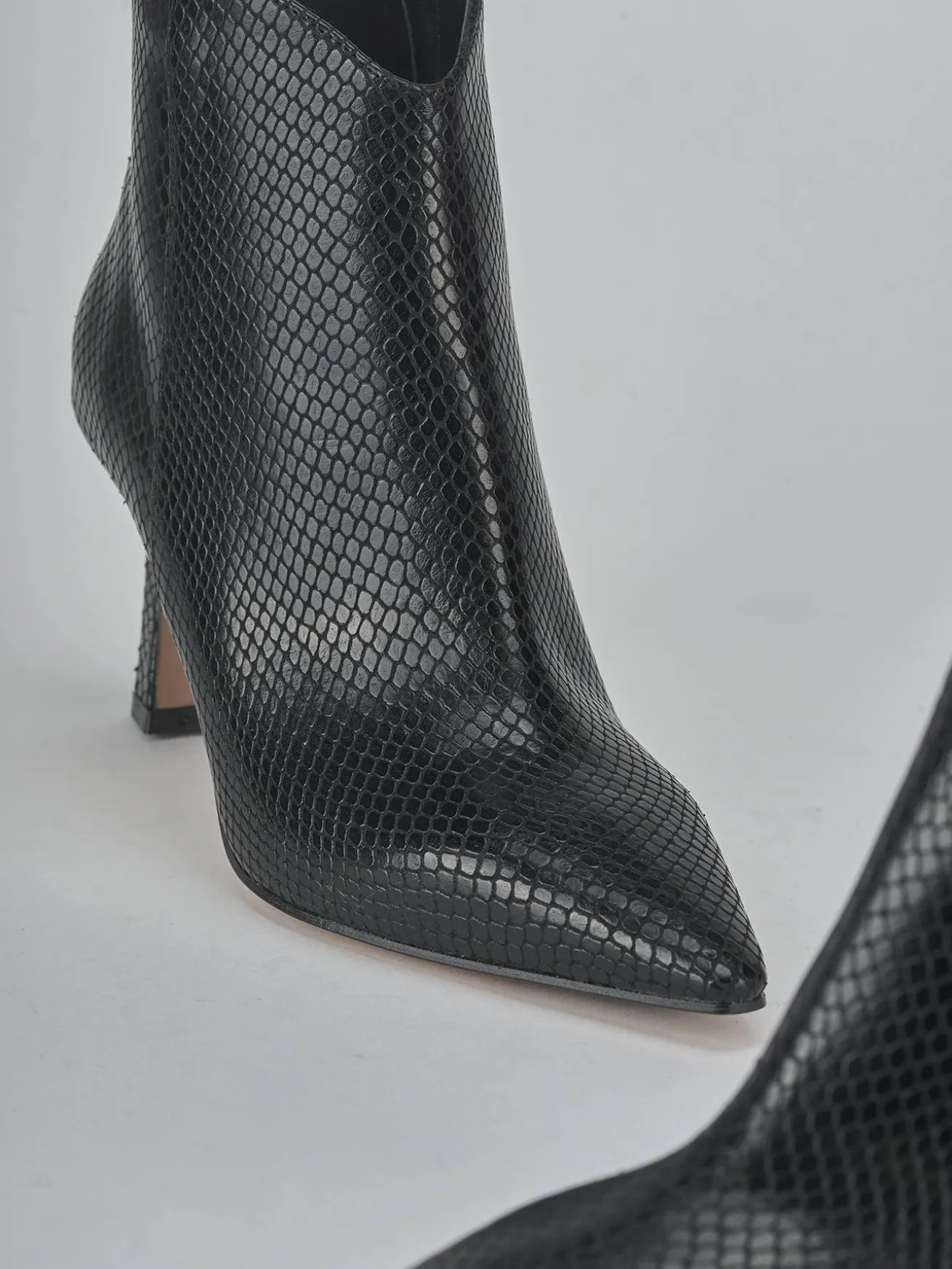 Stivaletti tacco 8cm pitone nero