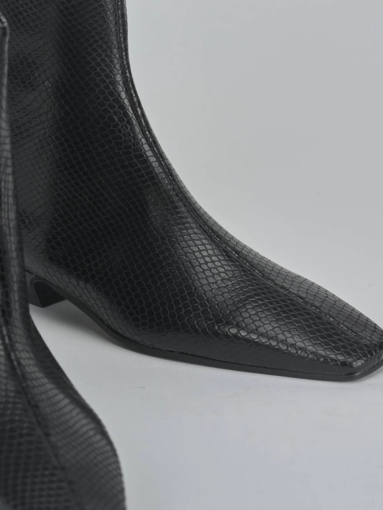 Stivaletti tacco 3cm pitone nero