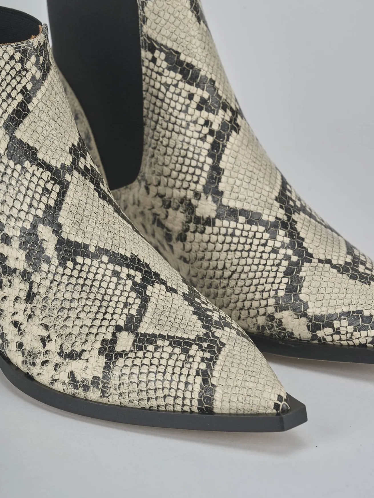 Stivaletti tacco 2cm pitone beige