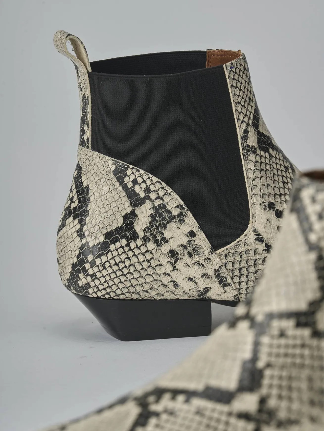 Stivaletti tacco 2cm pitone beige