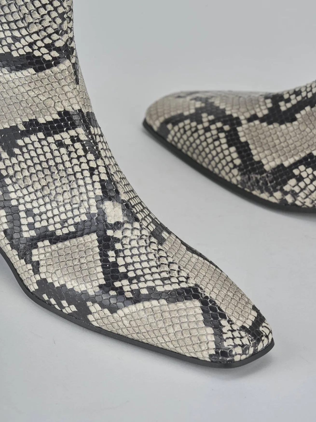 Stivaletti tacco 3cm pitone beige