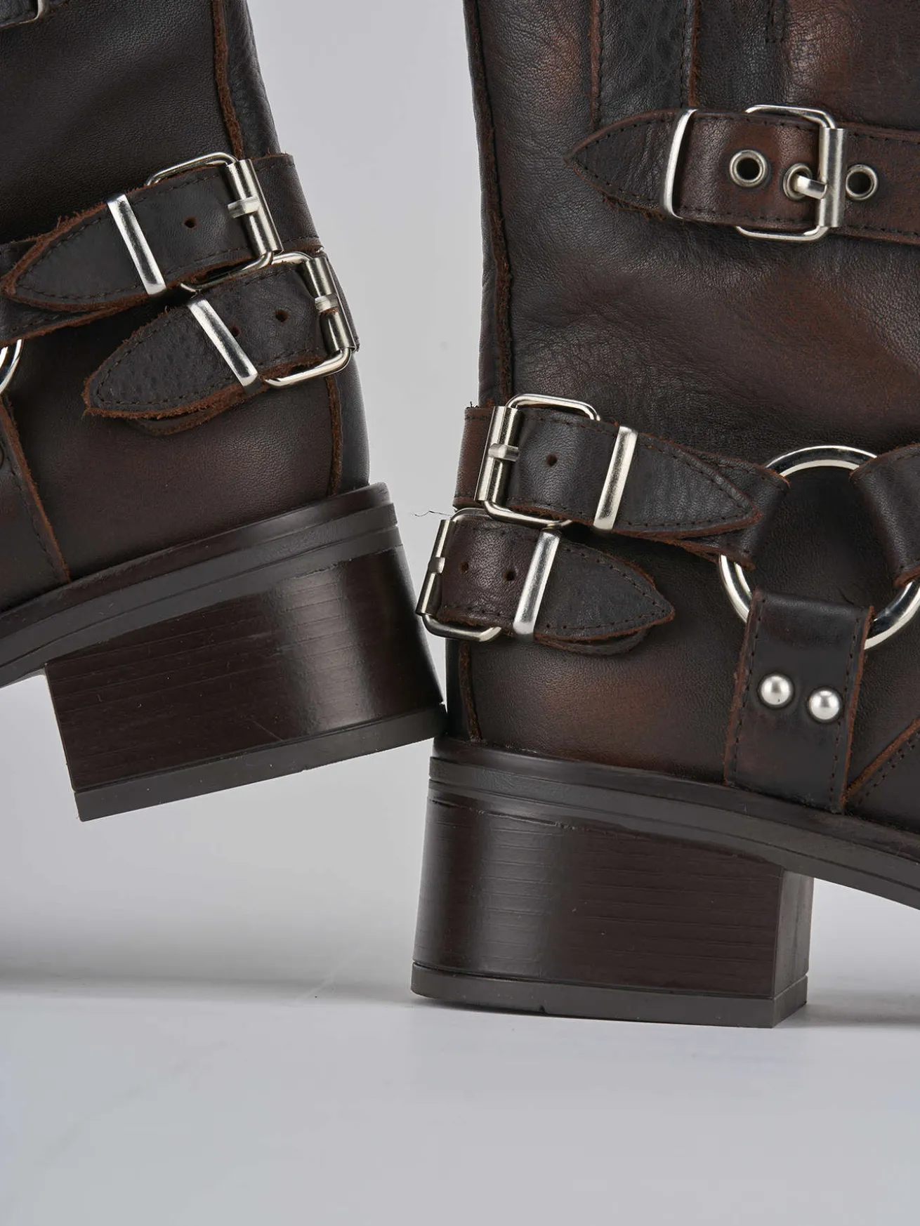 Stivaletto biker tacco 4 cm testa pelle