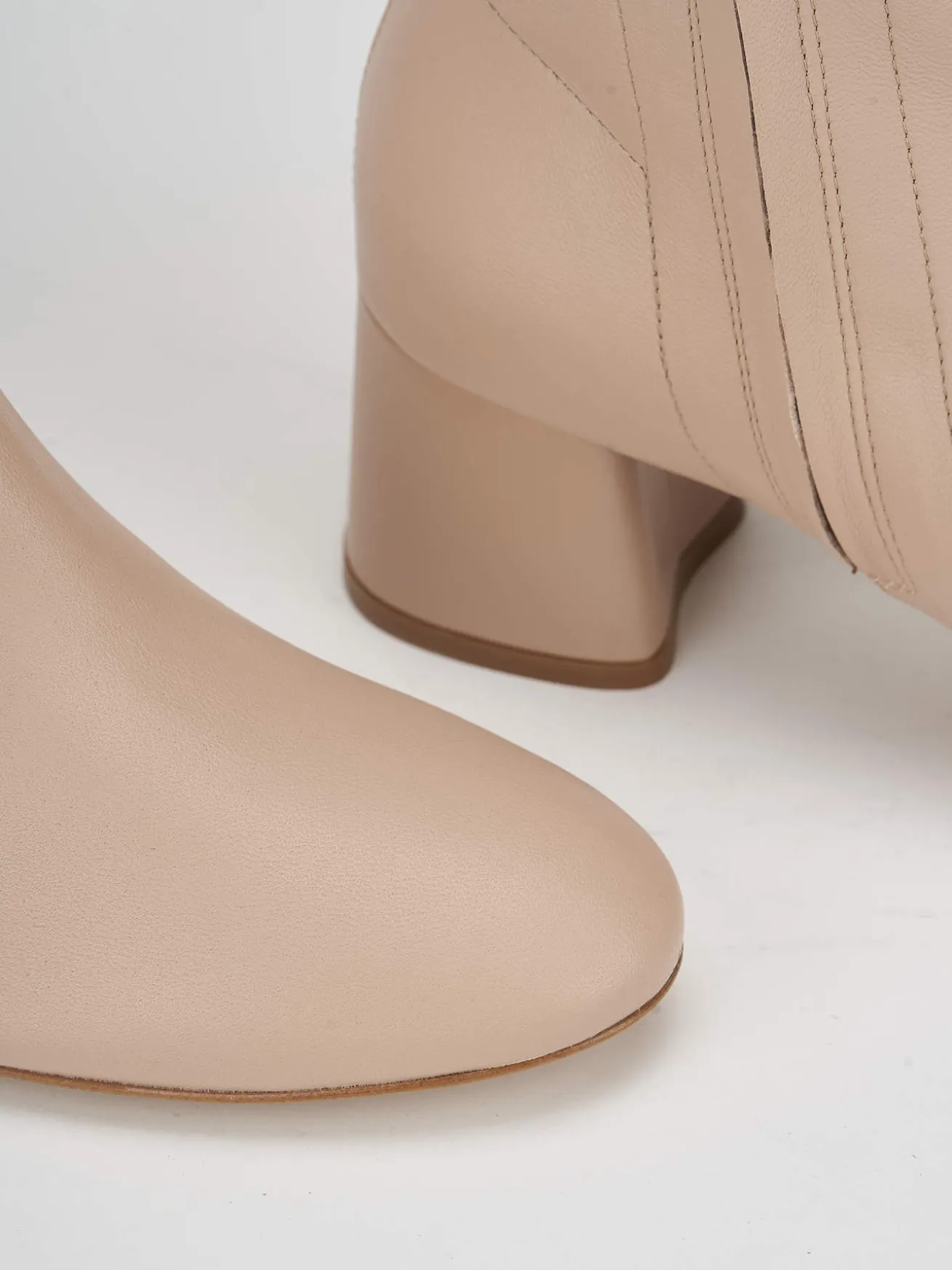 Stivaletto tacco 5 cm beige pelle