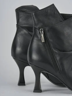 Stivaletto tacco 7 cm nero pelle