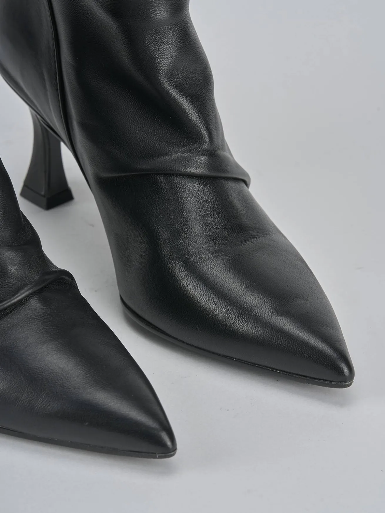 Stivaletto tacco 7 cm nero pelle