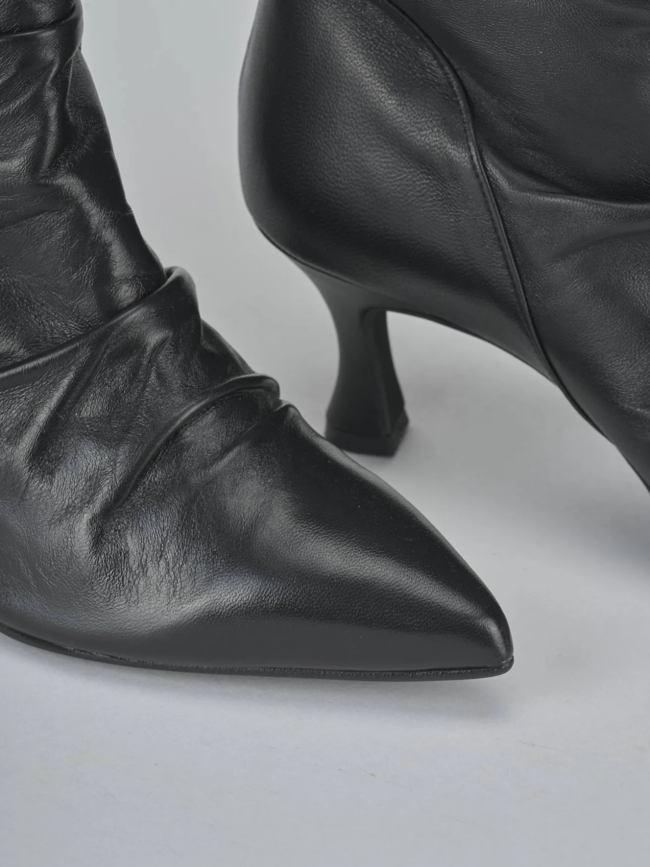 Stivaletto tacco 7 cm nero pelle