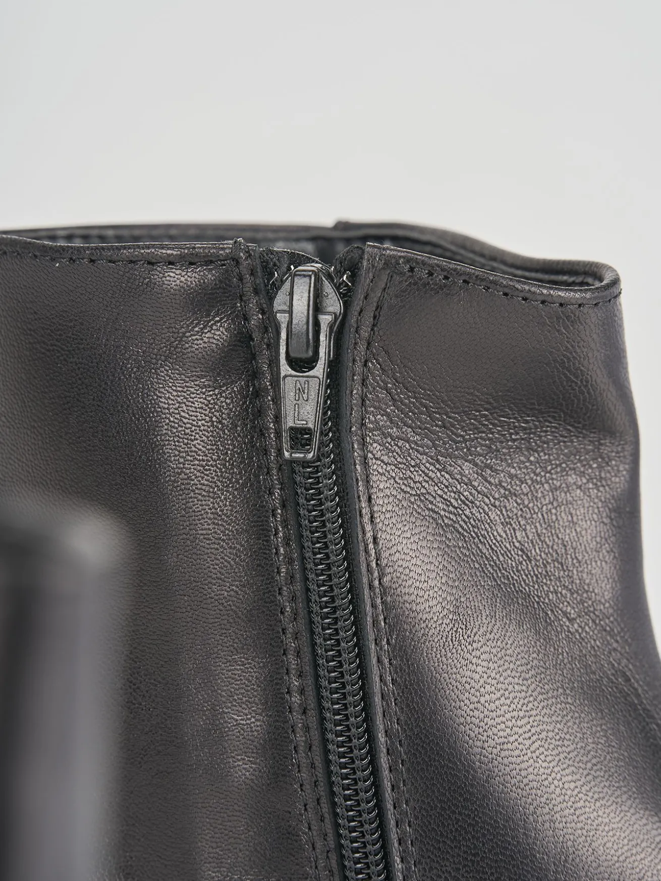 Stivaletto tacco 5 cm nero pelle