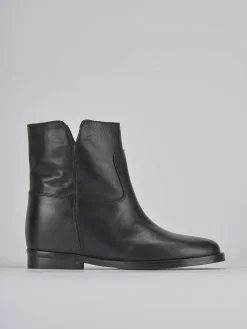 Stivaletto tacco 2 cm nero pelle