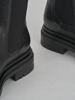 Stivaletto tacco 2 cm nero pelle