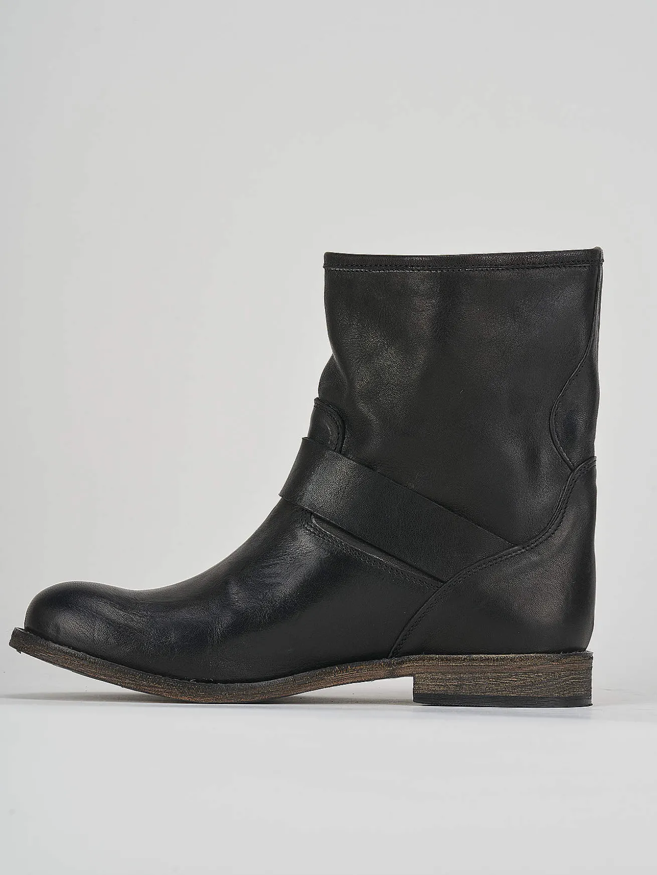 Stivaletto tacco 2 cm nero pelle