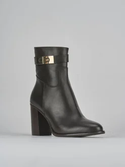 Stivaletto tacco 8 cm testa pelle