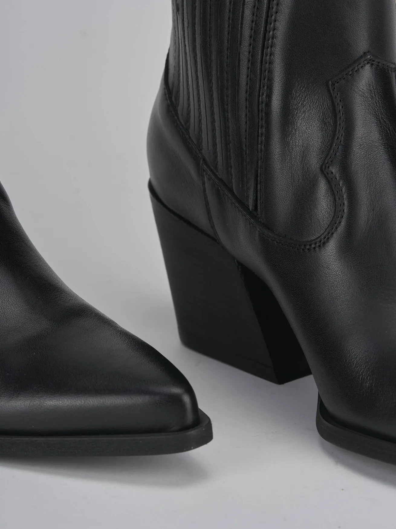 Stivaletto texano tacco 7 cm nero pelle