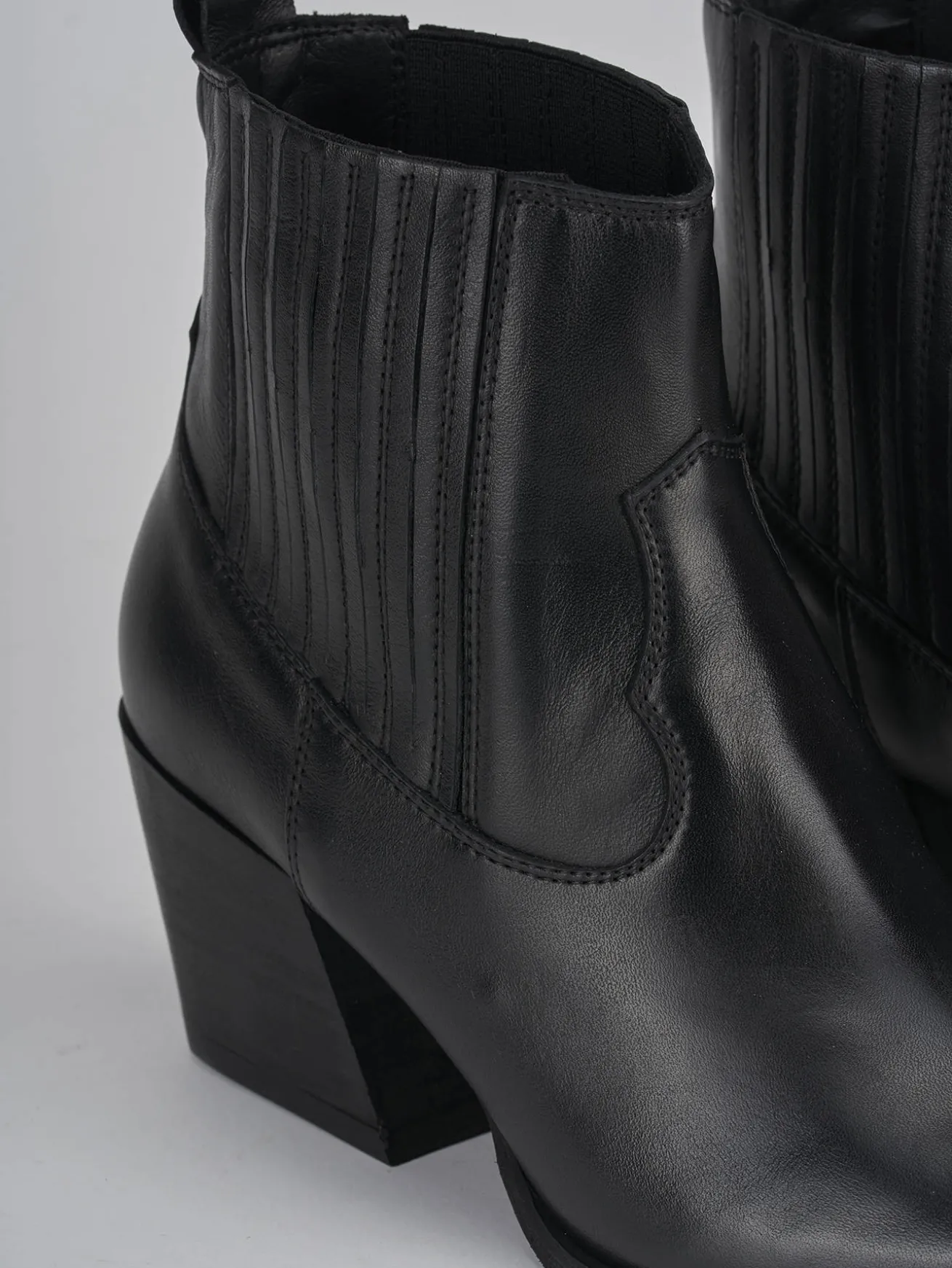 Stivaletto texano tacco 7 cm nero pelle