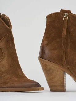 Stivaletto texano tacco 7 cm marrone camoscio