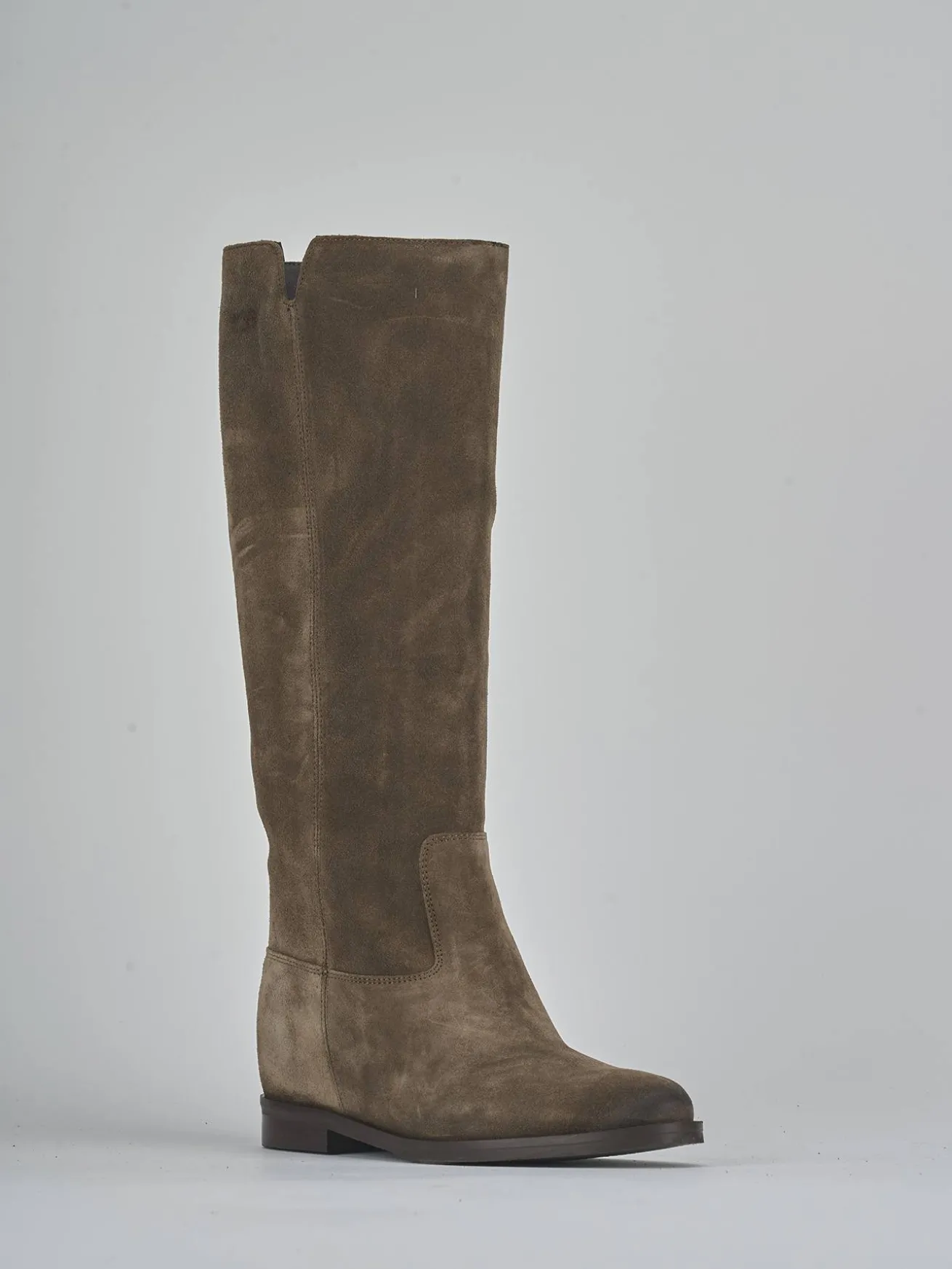 Stivali tacco 2cm camoscio beige