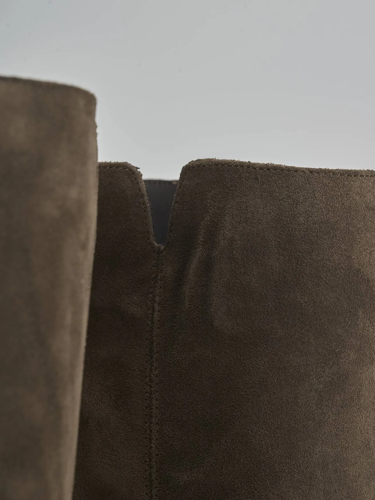 Stivali tacco 2cm camoscio beige