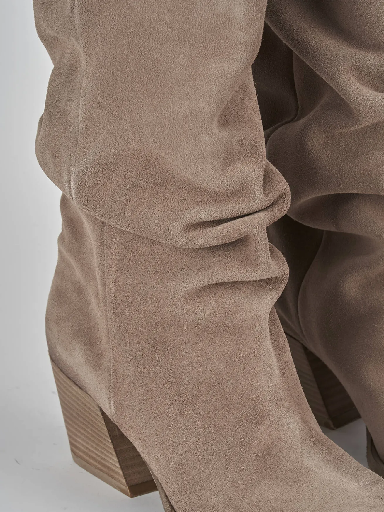 Stivali tacco 7cm camoscio beige