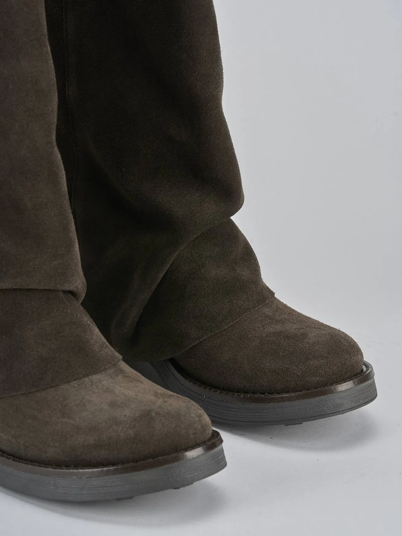 Stivali tacco 3cm camoscio testa