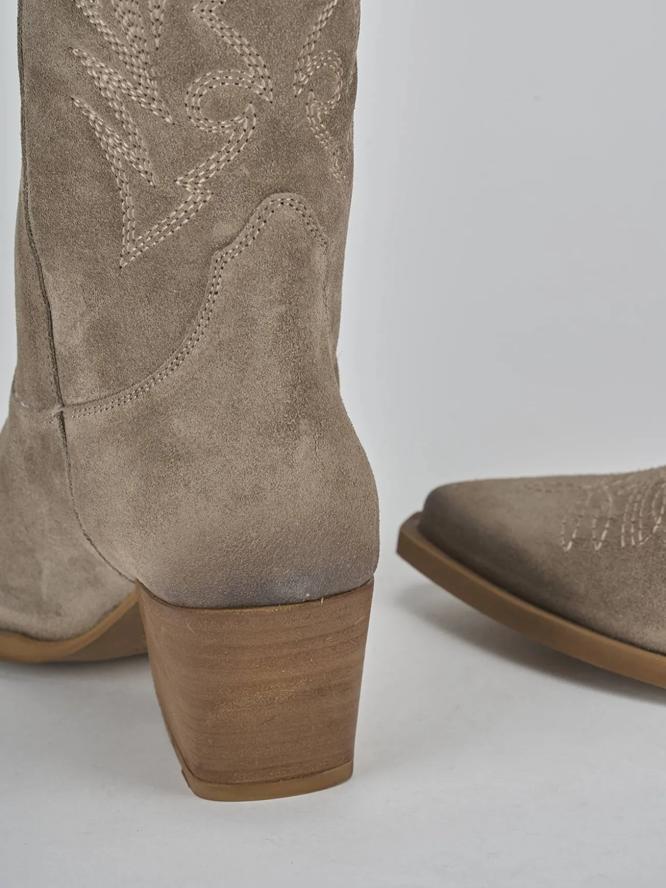 Stivali tacco 7cm camoscio beige