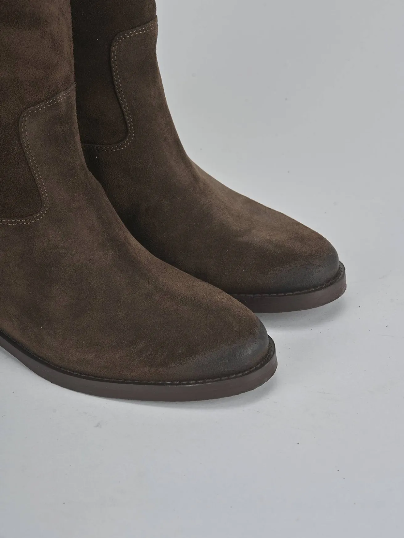 Stivali tacco 2cm camoscio testa