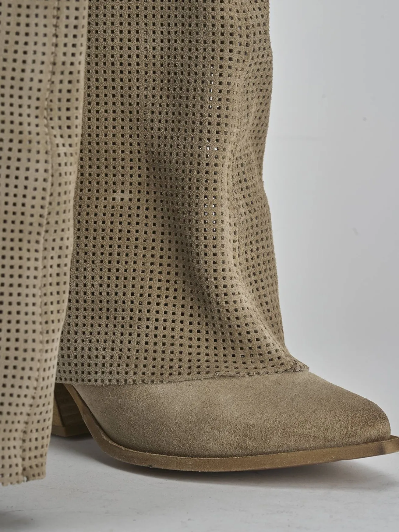 Stivali tacco 4cm camoscio beige