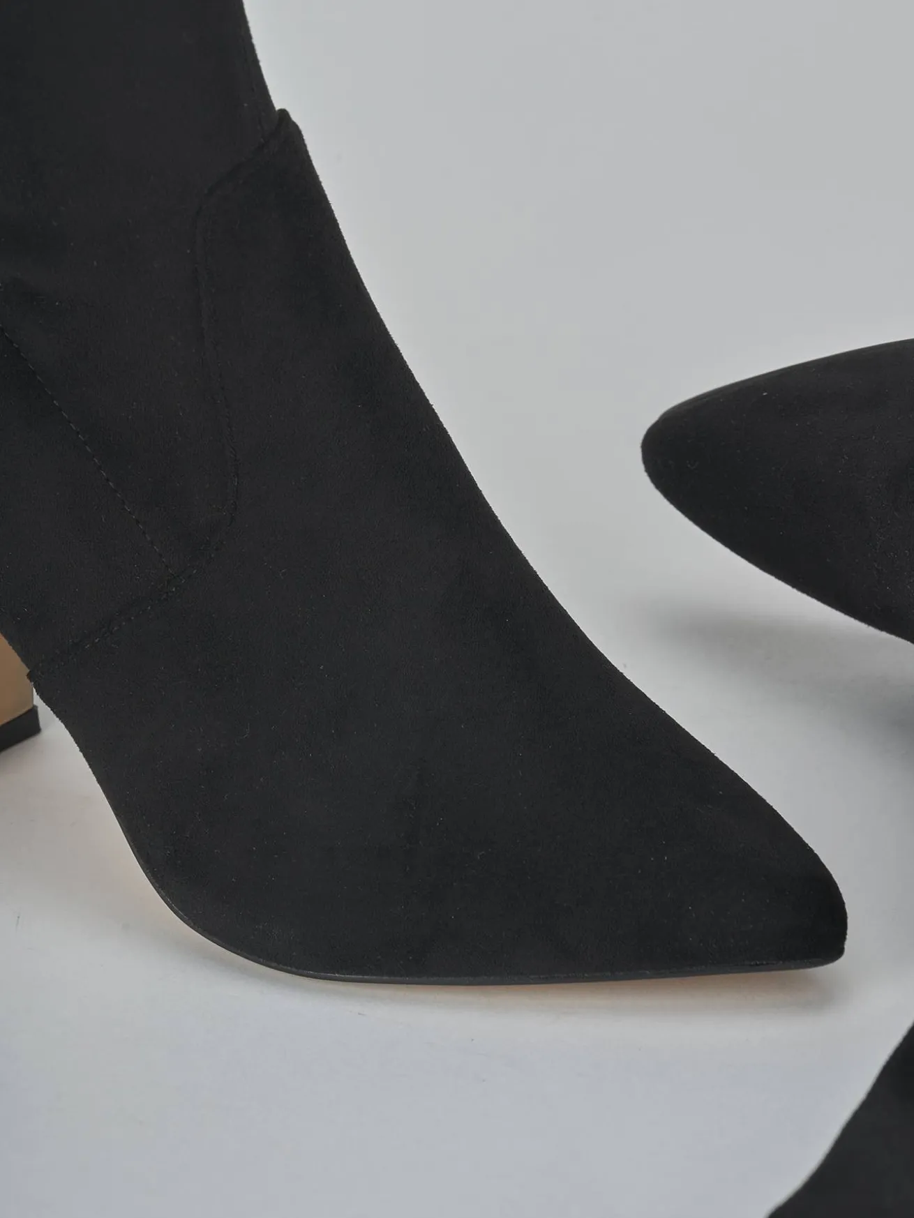 Stivali tacco 9cm camoscio sostenible nero