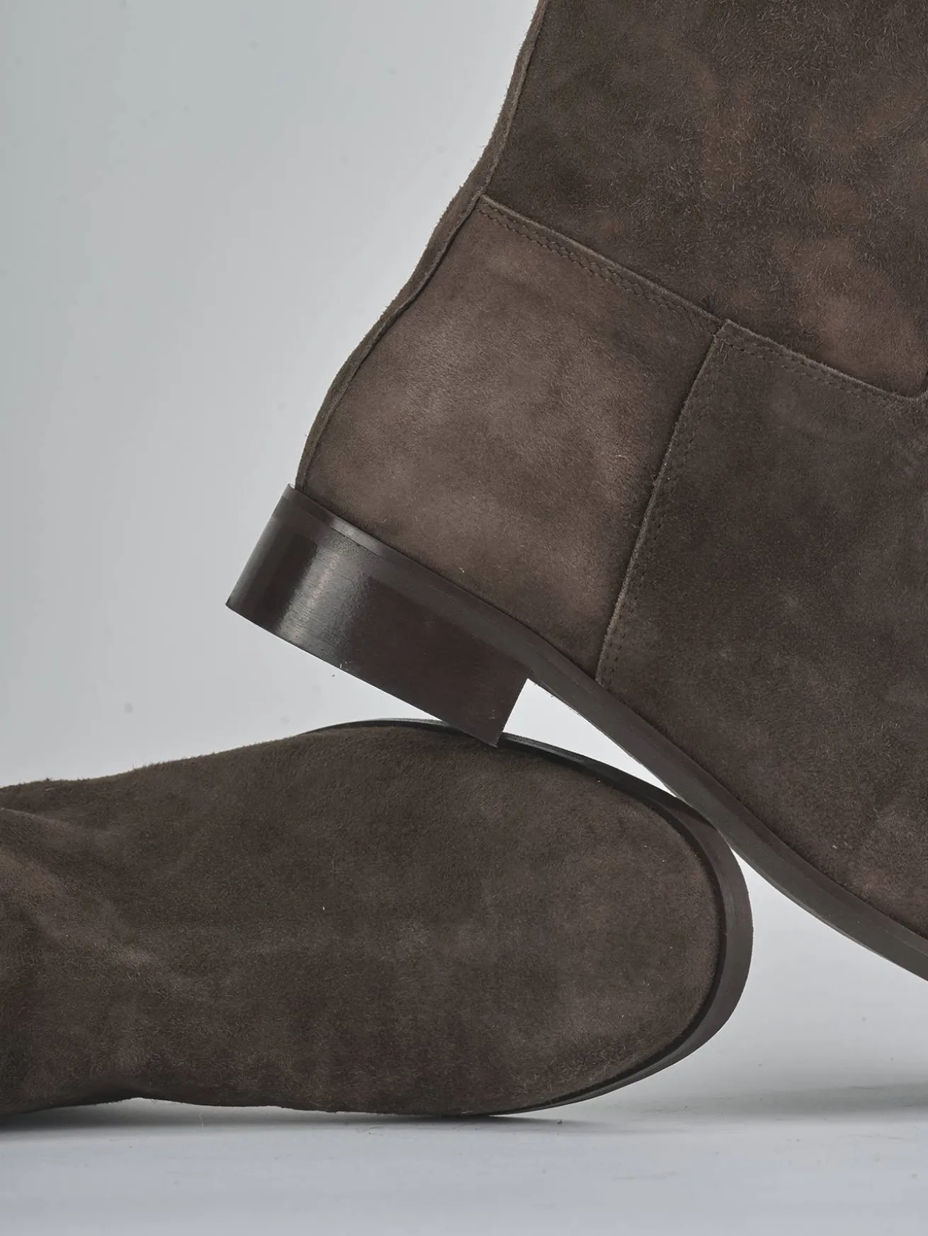 Stivali tacco 3cm camoscio testa